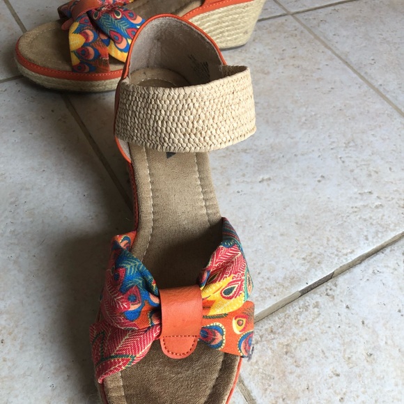 Shoes - Picture 2 of 3